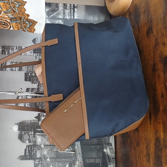 Closet Closing Lk NEW!! Michael Kors Jetset Double Zippered Tote And Wallet Set - Picture 7 of 17